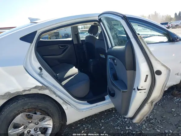 5NPDH4AE7GH665163 2016 HYUNDAI ELANTRA - Image 8