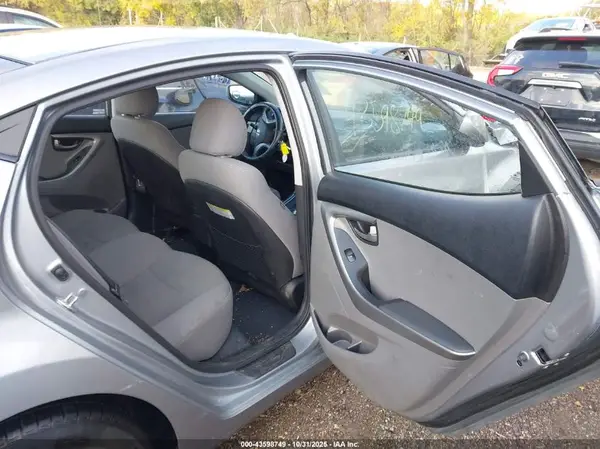 5NPDH4AE7GH670878 2016 HYUNDAI ELANTRA - Image 8