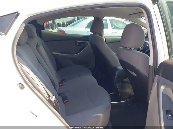 5NPDH4AE7GH671870 2016 HYUNDAI ELANTRA - Image 8