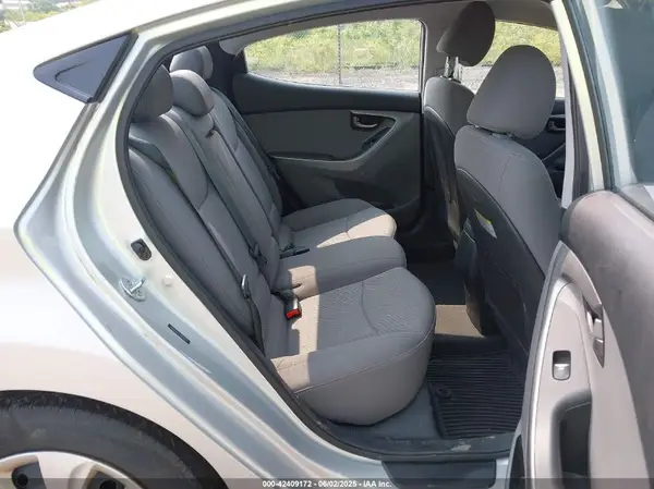 5NPDH4AE7GH681072 2016 HYUNDAI ELANTRA - Image 8