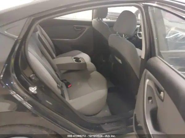 5NPDH4AE7GH681394 2016 HYUNDAI ELANTRA - Image 8
