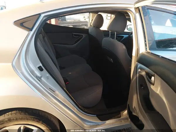 5NPDH4AE7GH682965 2016 HYUNDAI ELANTRA - Image 8