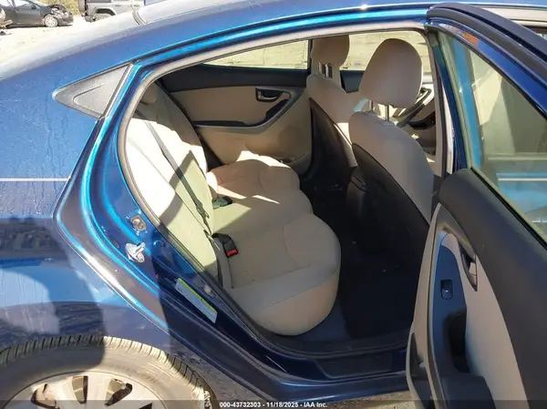 5NPDH4AE7GH684716 2016 HYUNDAI ELANTRA - Image 8