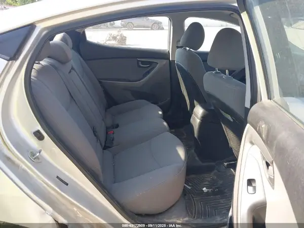 5NPDH4AE7GH692122 2016 HYUNDAI ELANTRA - Image 8