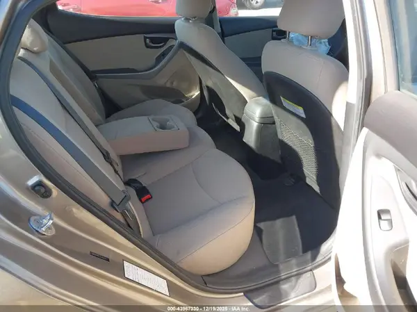 5NPDH4AE7GH695165 2016 HYUNDAI ELANTRA - Image 8