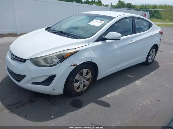 5NPDH4AE7GH695778 2016 HYUNDAI ELANTRA - Image 2