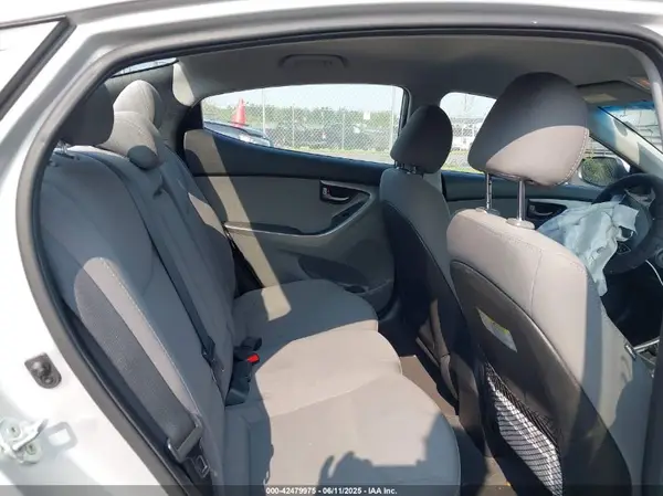 5NPDH4AE7GH696400 2016 HYUNDAI ELANTRA - Image 8