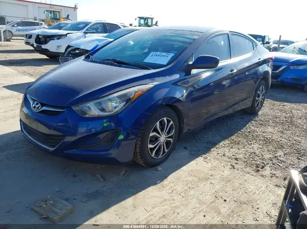 5NPDH4AE7GH701823 2016 HYUNDAI ELANTRA - Image 2