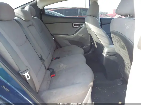 5NPDH4AE7GH701823 2016 HYUNDAI ELANTRA - Image 8