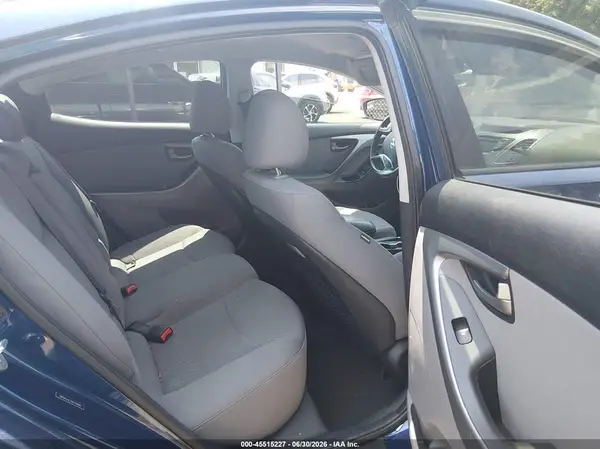5NPDH4AE7GH703569 2016 HYUNDAI ELANTRA - Image 8