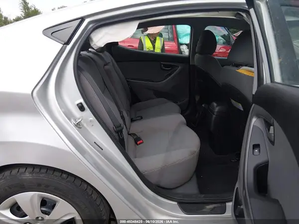 5NPDH4AE7GH705404 2016 HYUNDAI ELANTRA - Image 8