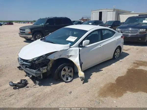 5NPDH4AE7GH709596 2016 HYUNDAI ELANTRA - Image 2