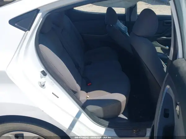 5NPDH4AE7GH709596 2016 HYUNDAI ELANTRA - Image 8