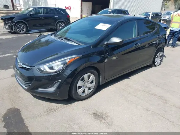 5NPDH4AE7GH711882 2016 HYUNDAI ELANTRA - Image 2