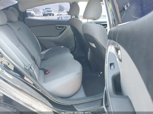 5NPDH4AE7GH711882 2016 HYUNDAI ELANTRA - Image 8