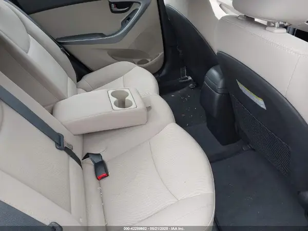 5NPDH4AE7GH712093 2016 HYUNDAI ELANTRA - Image 8