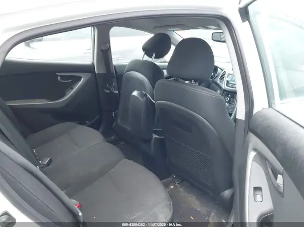 5NPDH4AE7GH712384 2016 HYUNDAI ELANTRA - Image 8