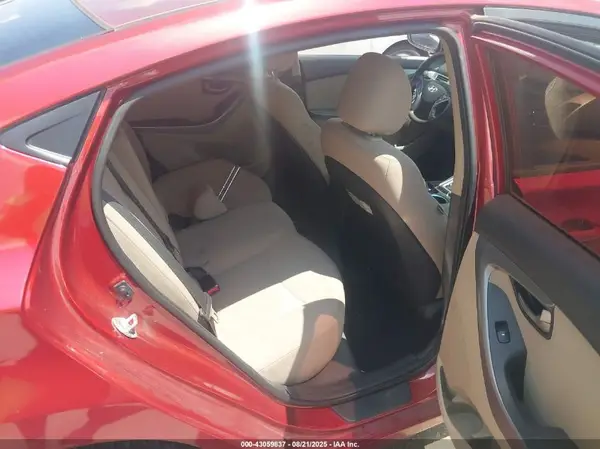 5NPDH4AE7GH717018 2016 HYUNDAI ELANTRA - Image 8