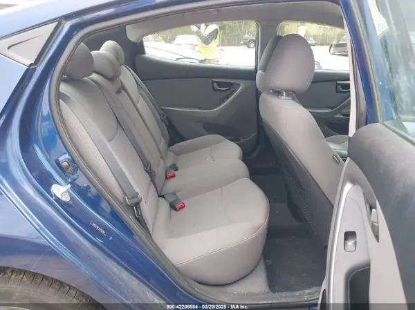 5NPDH4AE7GH723708 2016 HYUNDAI ELANTRA - Image 8