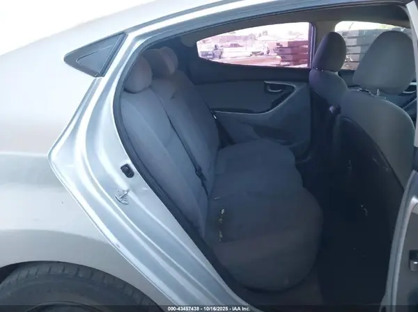 5NPDH4AE7GH725149 2016 HYUNDAI ELANTRA - Image 8
