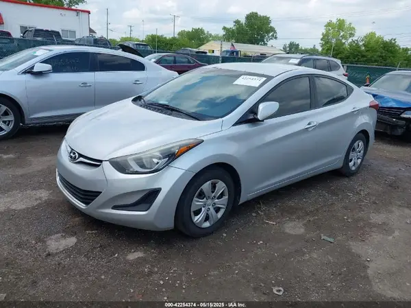 5NPDH4AE7GH725488 2016 HYUNDAI ELANTRA - Image 2