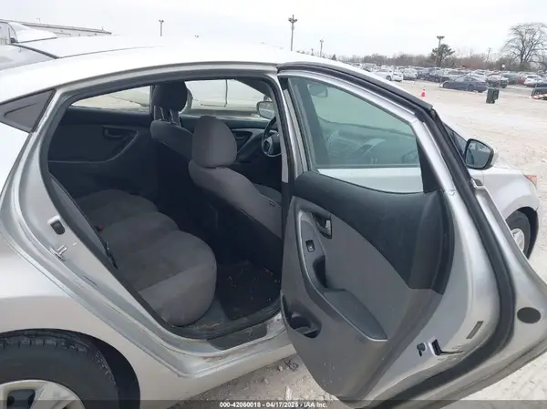 5NPDH4AE7GH728956 2016 HYUNDAI ELANTRA - Image 8