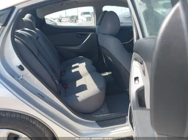 5NPDH4AE7GH730979 2016 HYUNDAI ELANTRA - Image 8