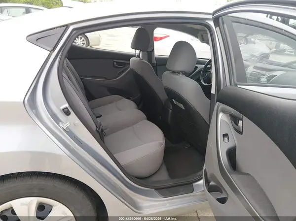 5NPDH4AE7GH736328 2016 HYUNDAI ELANTRA - Image 8