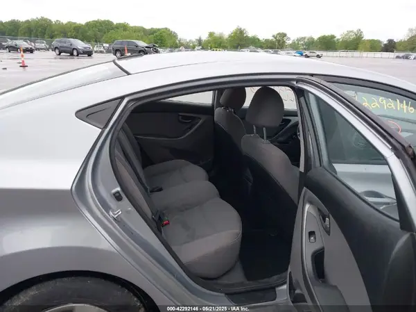 5NPDH4AE7GH739181 2016 HYUNDAI ELANTRA - Image 8