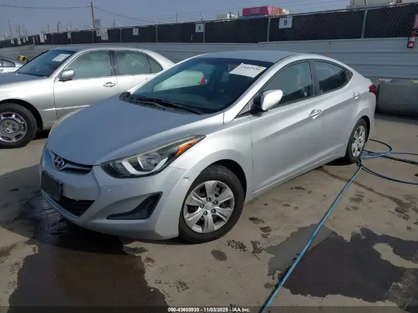 5NPDH4AE7GH739925 2016 HYUNDAI ELANTRA - Image 2