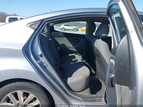 5NPDH4AE7GH741271 2016 HYUNDAI ELANTRA - Image 8