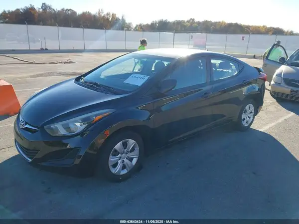 5NPDH4AE7GH742677 2016 HYUNDAI ELANTRA - Image 2