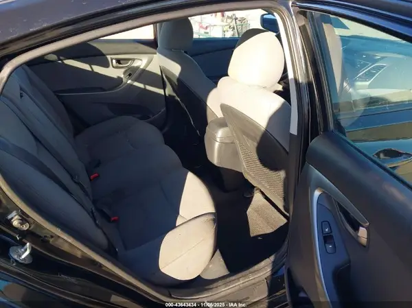5NPDH4AE7GH742677 2016 HYUNDAI ELANTRA - Image 8