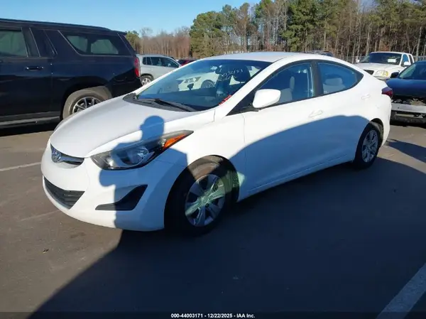 5NPDH4AE7GH743439 2016 HYUNDAI ELANTRA - Image 2