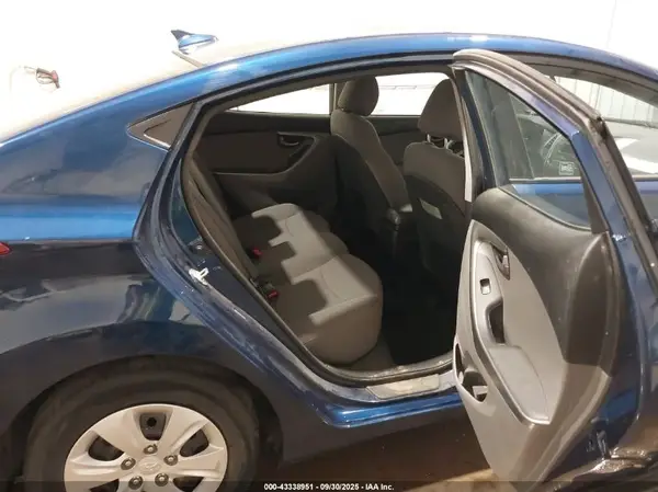 5NPDH4AE7GH746115 2016 HYUNDAI ELANTRA - Image 8
