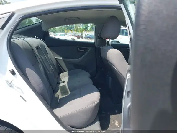 5NPDH4AE7GH750696 2016 HYUNDAI ELANTRA - Image 8