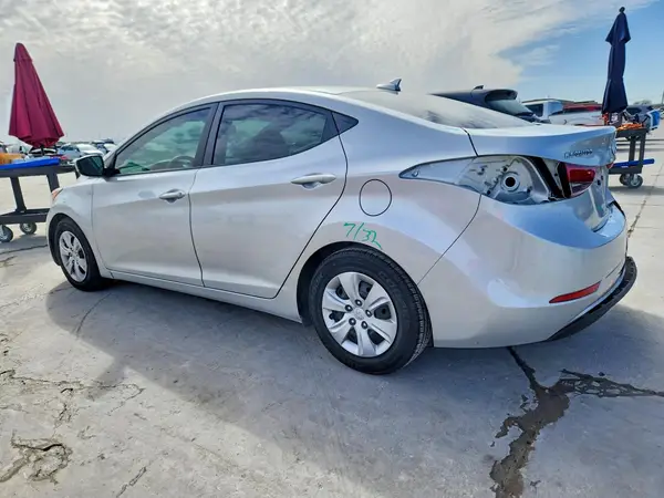 5NPDH4AE7GH752187 2016 HYUNDAI ELANTRA - Image 2