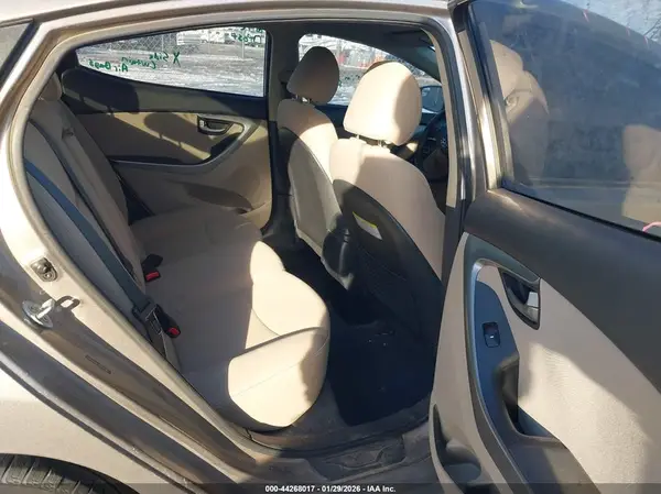 5NPDH4AE7GH752349 2016 HYUNDAI ELANTRA - Image 8
