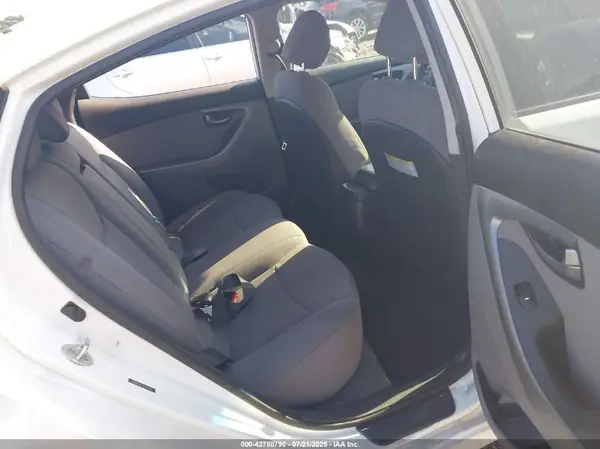 5NPDH4AE7GH753923 2016 HYUNDAI ELANTRA - Image 8