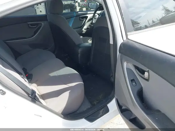 5NPDH4AE7GH761195 2016 HYUNDAI ELANTRA - Image 8