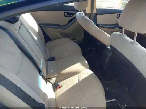 5NPDH4AE7GH761388 2016 HYUNDAI ELANTRA - Image 8