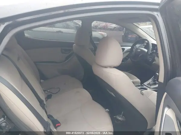 5NPDH4AE7GH764582 2016 HYUNDAI ELANTRA - Image 8