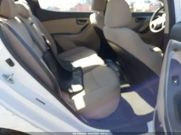 5NPDH4AE7GH765831 2016 HYUNDAI ELANTRA - Image 8