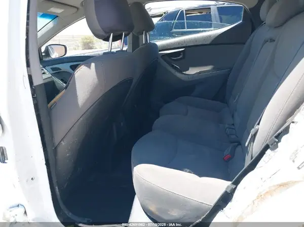 5NPDH4AE7GH770494 2016 HYUNDAI ELANTRA - Image 8
