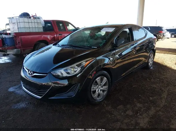 5NPDH4AE7GH772682 2016 HYUNDAI ELANTRA - Image 2