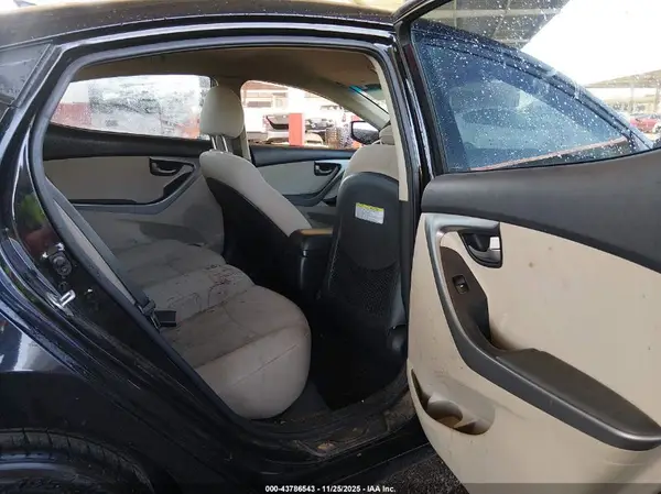 5NPDH4AE7GH772682 2016 HYUNDAI ELANTRA - Image 8