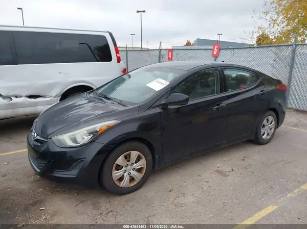 5NPDH4AE7GH780538 2016 HYUNDAI ELANTRA - Image 2