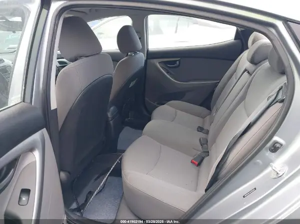 5NPDH4AE7GH785402 2016 HYUNDAI ELANTRA - Image 8