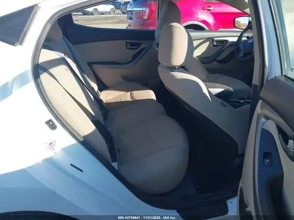 5NPDH4AE7GH786470 2016 HYUNDAI ELANTRA - Image 8