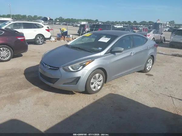 5NPDH4AE7GH793774 2016 HYUNDAI ELANTRA - Image 2